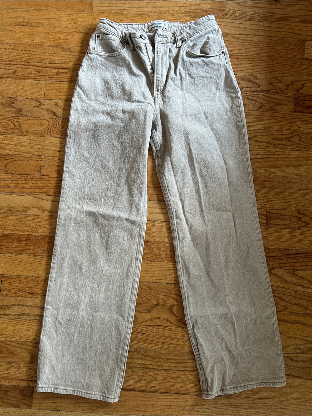 Abercrombie & Fitch Curve Love Relaxed High-Rise Jeans - Beige